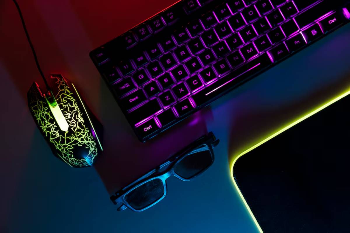 Gaming keyboard and mouse setup optimised for precision and speed in FPS games.