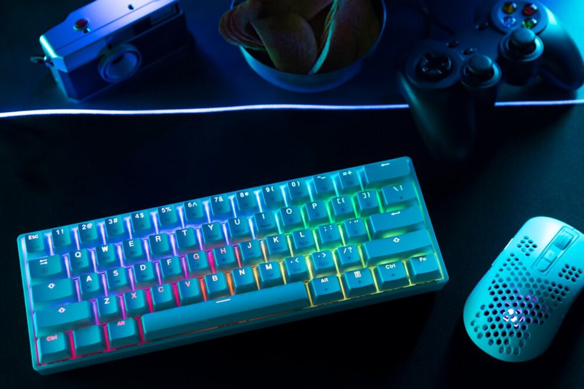 Comparison of a controller and mouse & keyboard, showcasing their strengths in FPS gaming.